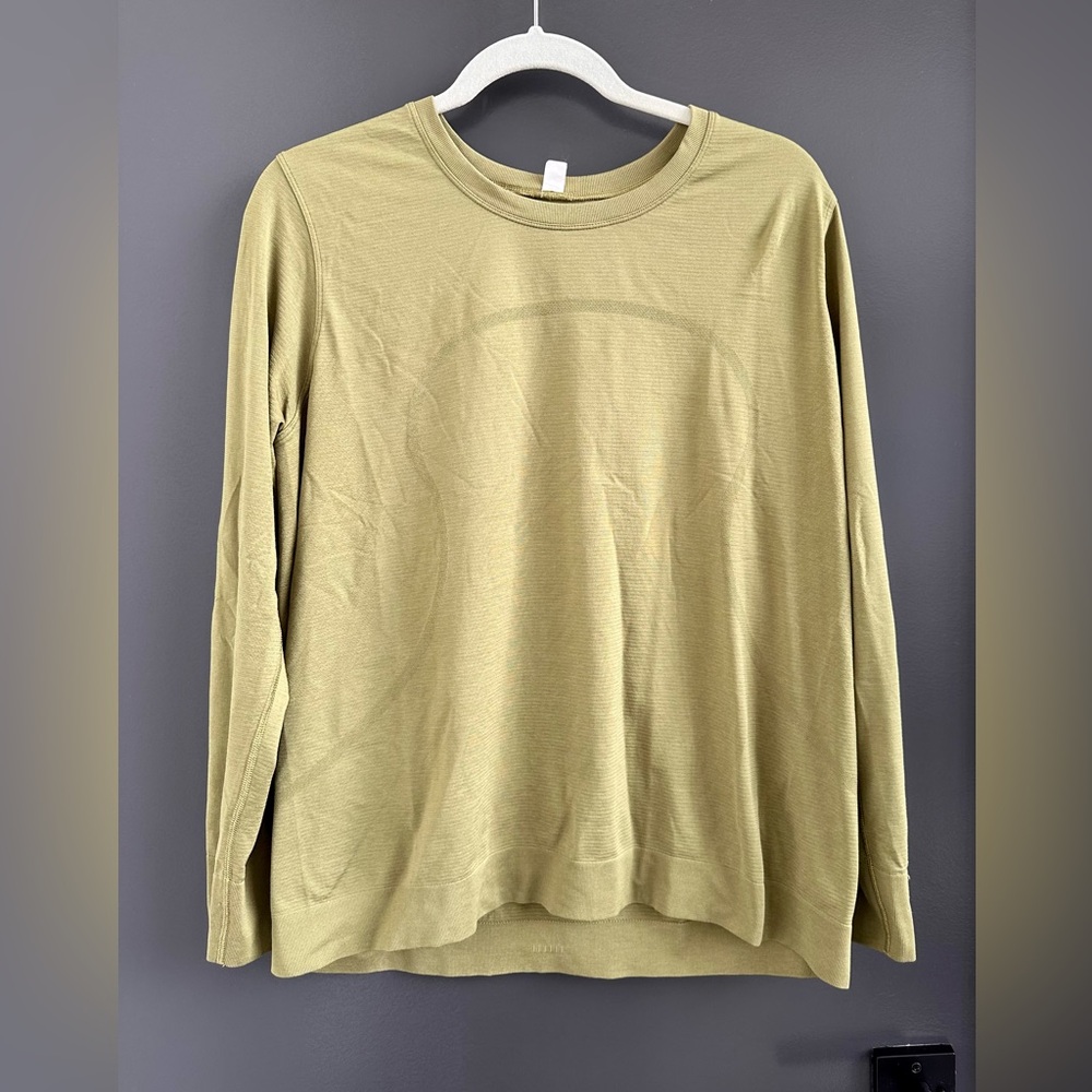 Lululemon long sleeve active top 14